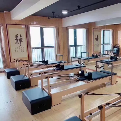 Réformateur multifonctionnel Wood Yoga Pilates Cadillac Reformer Équipement d'entraînement